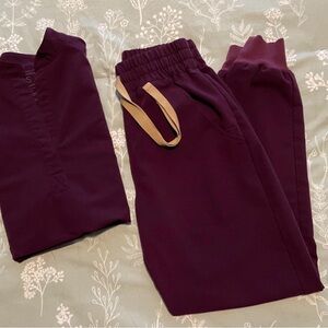Figs scrub set in dark purple